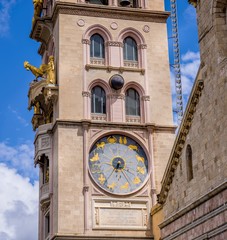 Fototapeta na wymiar Bell Tower,Astronomical clock in the Messina Cathedral