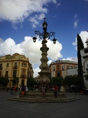 Fototapeta na wymiar Platz an Kathedrale Santa Maria in Sevilla