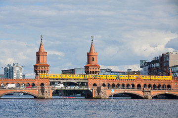 Fototapeta premium Oberbaumbrucke bridge across the Spree river in Berlin