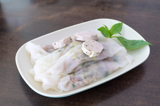 Vietnam spring roll with pork in side