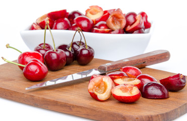 Composition with whole and pitted cherries