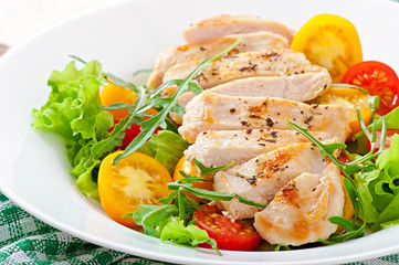 Grilled chicken breasts and fresh salad