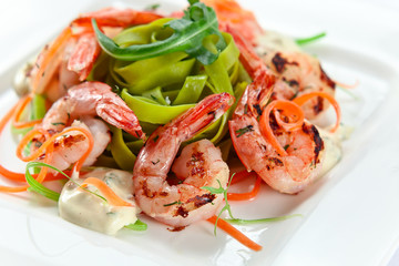 Noodles with grilled shrimps