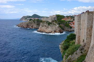 Dubrovnik avec ses toits, ses remparts et sa forteresse