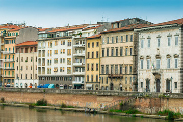 Fototapeta na wymiar Veduta di Lungarno Mediceo di Pisa, Italia
