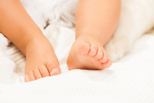 Dettaglio dei piedi di un neonato