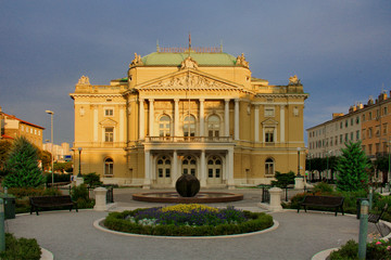 Obraz premium TEATRO NAZIONALE A RIJEKA IN CROAZIA