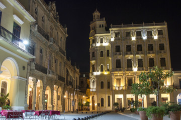Fototapeta na wymiar Plaza Vieja, Havana at night