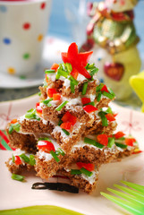 christmas tree made from  bread with cheese and chive
