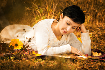 девушка в осеннем лесу © irinashamanaeva