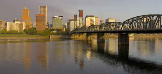 Naklejka premium Portland Oregon panorama in morning light.