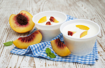 Yougurt with peaches