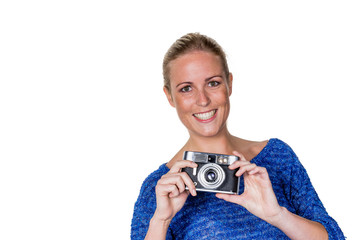 Junge Frau mit altem Fotoapparat