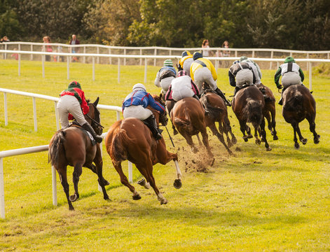 horses racing down the track