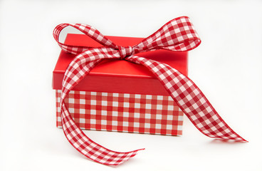 Caja roja con lazo