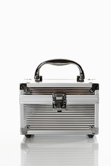 Beautycase vor weißem Hintergrund