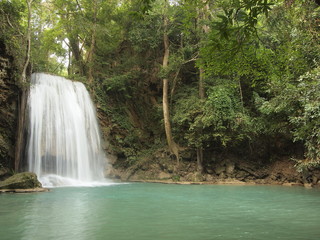 Fototapeta na wymiar Waterfall with water flowing around