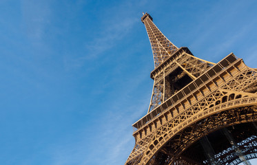 Fototapeta na wymiar View of the Eiffel tower in Paris.