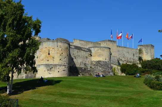 Pelouse du Château ducal de Caen (Normandie)