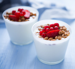 Yogurt with cereals and berries (healthy breakfast)