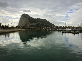 Fototapeta na wymiar Gibraltar-Felsen mit Hafen