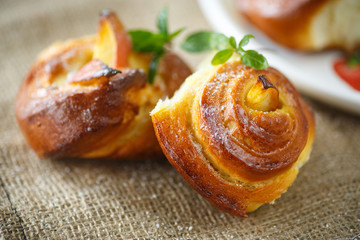 twisted sweet buns with apple