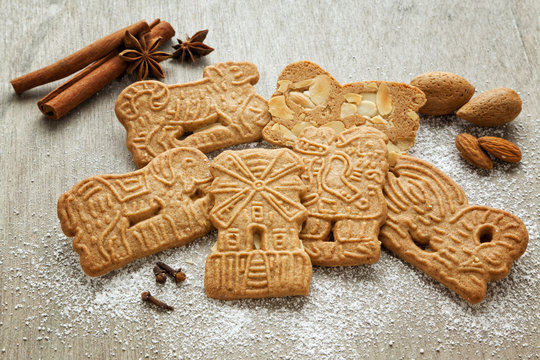 Speculoos cookies and ingredients
