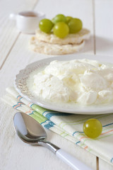 Healthy Breakfast: cottage cheese, crispbread and grapes