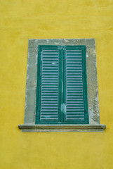 Fototapeta premium Finta Finestre con persiane colore verde