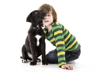 Kind mit Welpe