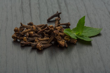 Clove seeds