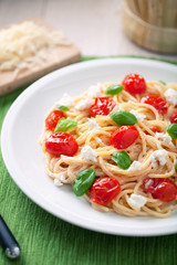 Spaghetti with cherry tomatoes and ricotta