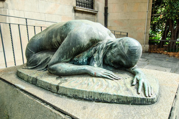 Statua di bronzo caduti per la patria, Pisa