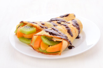 Crepes with kiwi and apricot slices