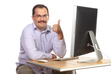 Glad people sitting at computer and holding thumb up