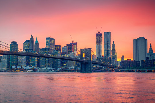 Brooklyn bridge and Manhattan at dusk