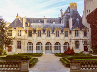 Retro look Hotel de Sully Paris