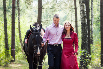 Obraz premium happy couple and horse
