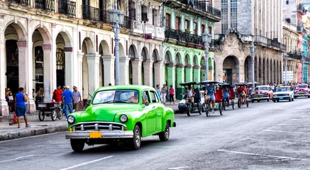 Poster Street scene with vintage car in Havana, Cuba. © Frankix