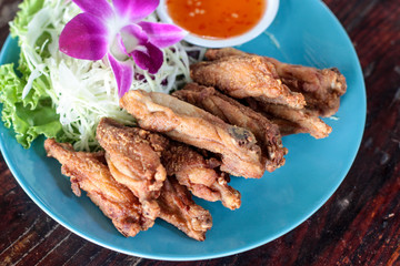 chicken wing fried with vegetable