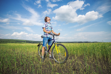 Obraz premium Portrait of a boy with a bicycle