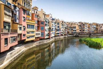 Fototapeta na wymiar View of the city of Girona
