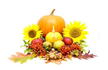 Erntedankfest, dekorative Zusammenstellung von Obst und Gemüse