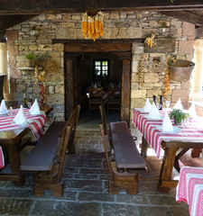 Restaurant dans une ferme dalmate en Croatie - obrazy, fototapety, plakaty