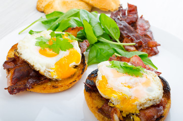 Eggs benedict with bacon and spinach