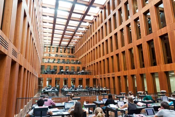 Gordijnen Humboldt University Library in Berlin, Germany © katatonia