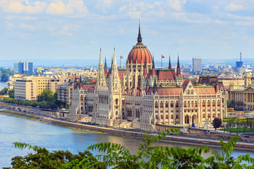 Obraz premium Budynek parlamentu węgierskiego w Budapeszcie