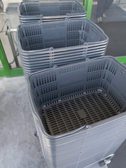 スーパーの買い物カゴ