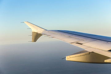 Obraz premium Wing of airplane from window