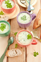 Hausgemachte Broccolicremesuppe